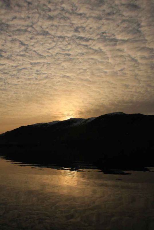 the sun  behind maiden moor derwentwater.jpg